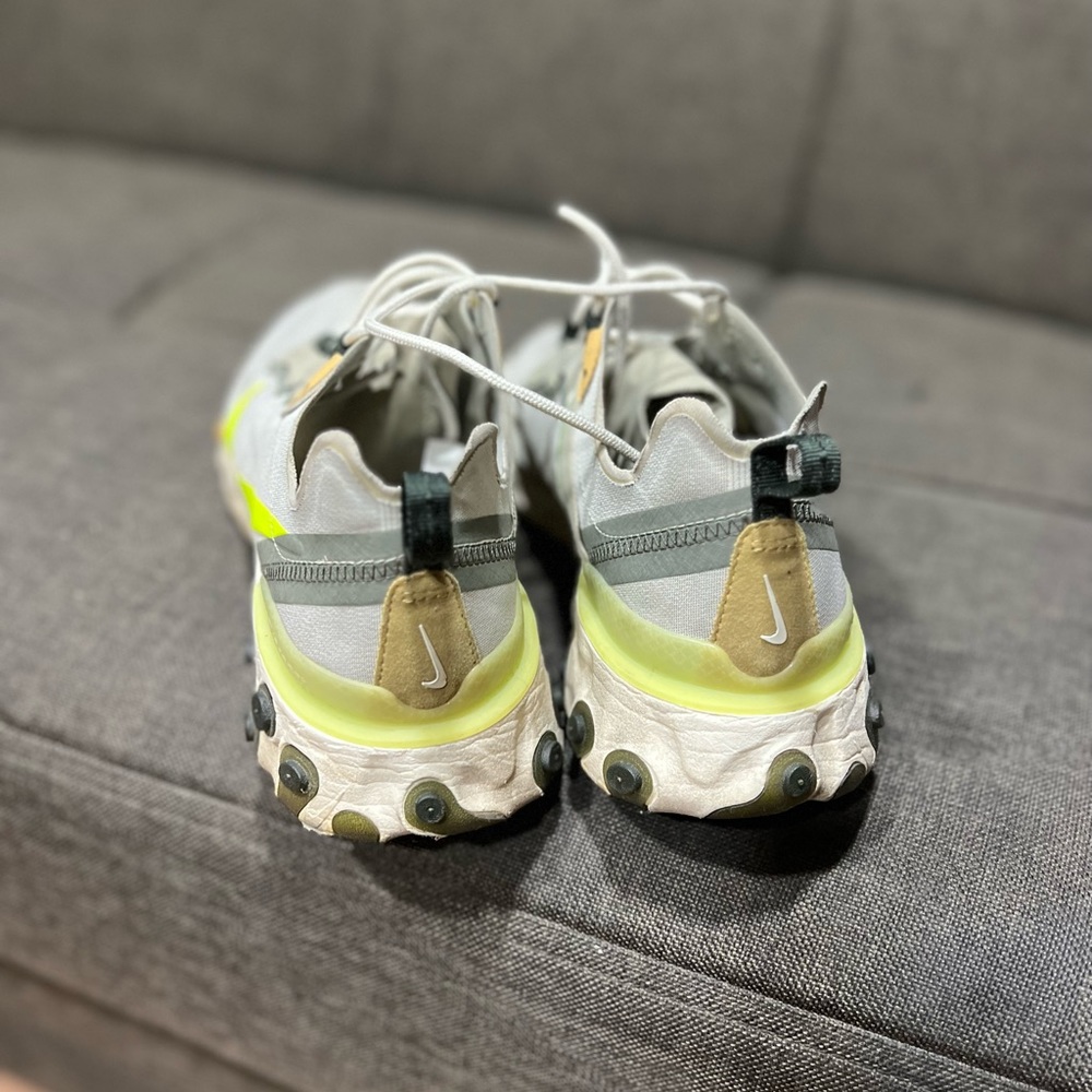 Nike - Picture 3 of 4